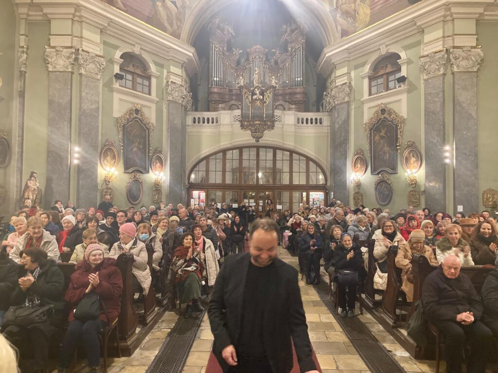 Kirche St.Anna mit Blick auf Publikum