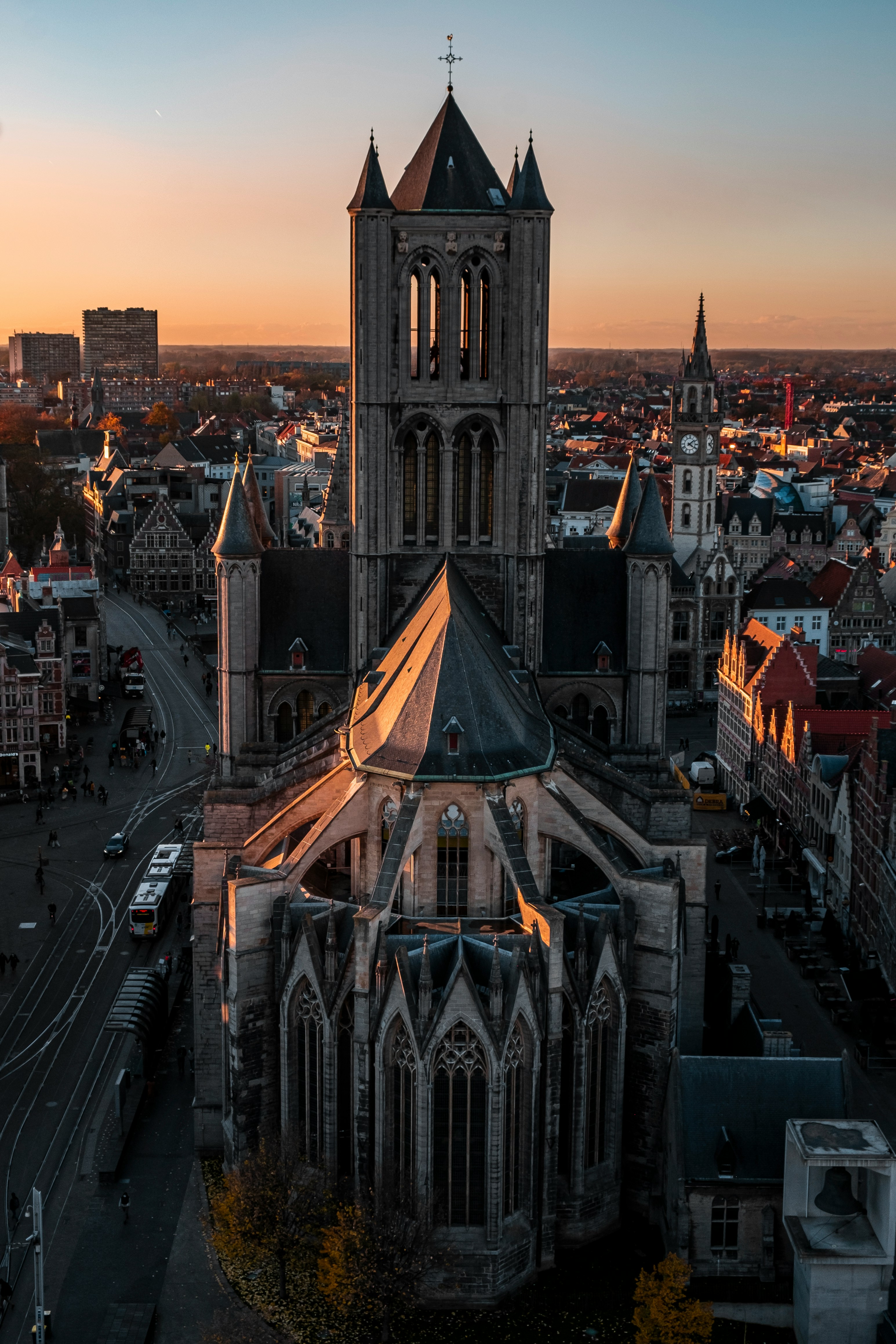 Luftaufnahme einer Stadt bei Sonnenuntergang, Ghent, Ghent, Belgium